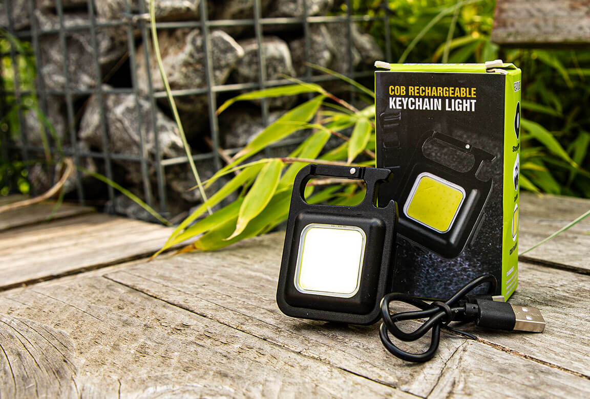 Bild des Lieferumfangs der Mini OCB LED Taschenlampe mit USB Typ-C Ladekabel
