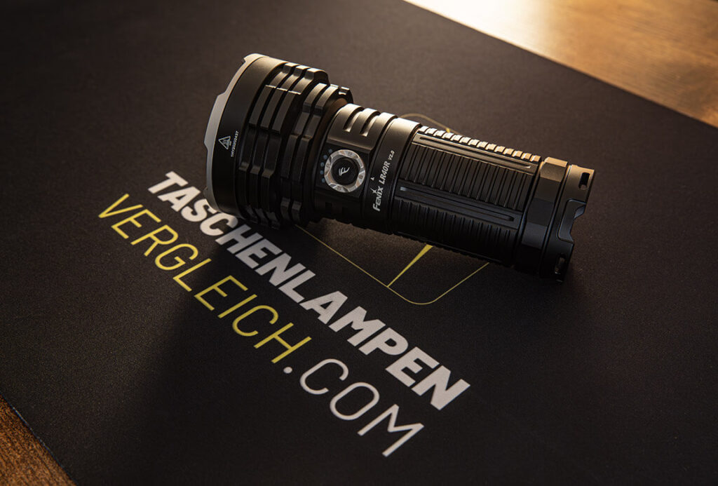 Das ausführliche Review der Fenix LR40R V2 auf www.taschenlampen-vergleich.com