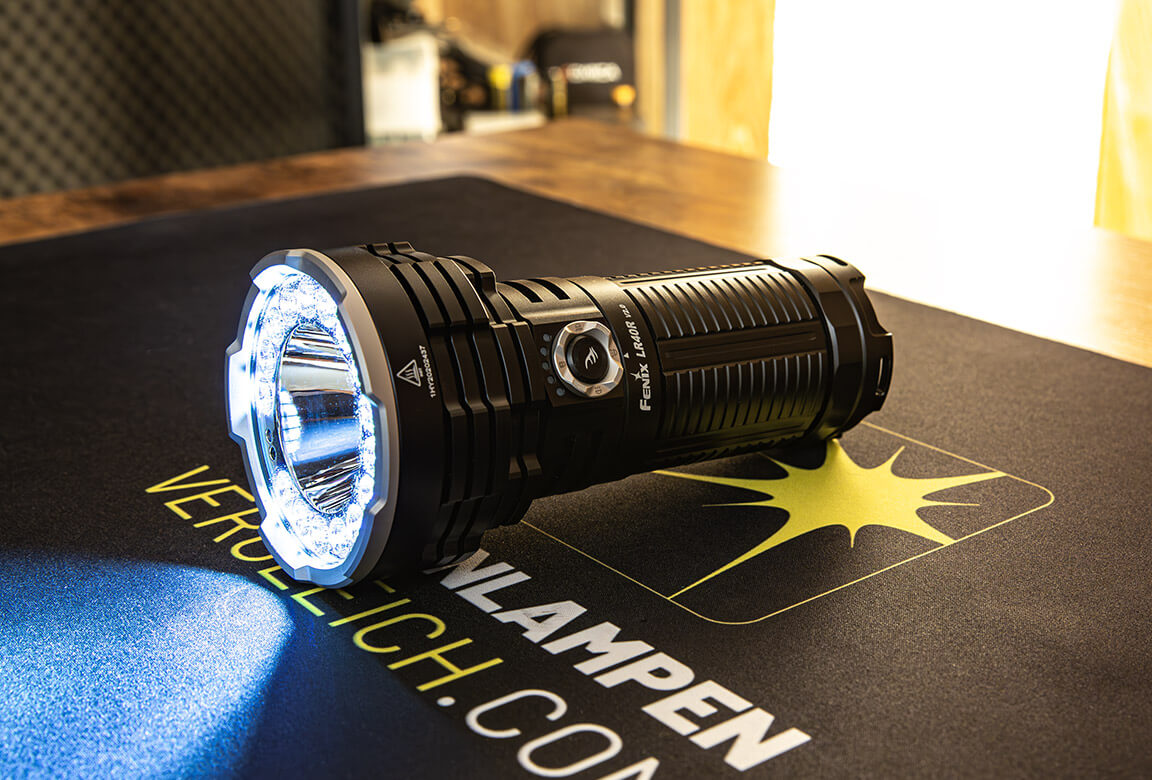 Wir haben uns die Fenix LR40R V2 mal ganz genau angeschaut.