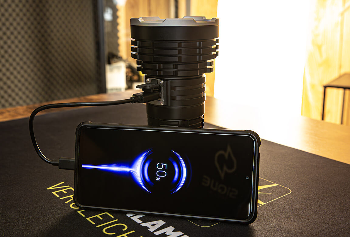 Ein besonderes Feature der LR40R V2 ist die Powerbank-Funktion.