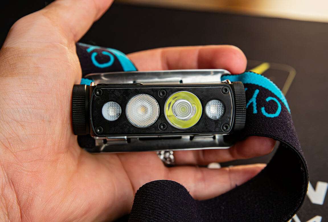 Die 4 LEDs der Cyansky HS6R liegen allesamt in relativ flachen Reflektoren