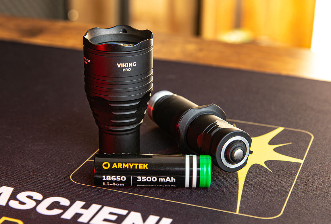 Ein 18650er liefert der Armytek Viking Pro ihre Power.