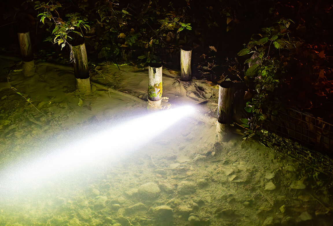 Die Armytek Viking Pro ist nach IP-Rating 68 staub- und wasserdicht bis zu einer Tiefe von 25 Metern