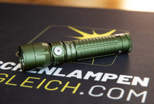 Dank der relativ geringen Helligkeit von nur 1.500 Lumen hält die H1R Max auch im Turbo recht lange durch