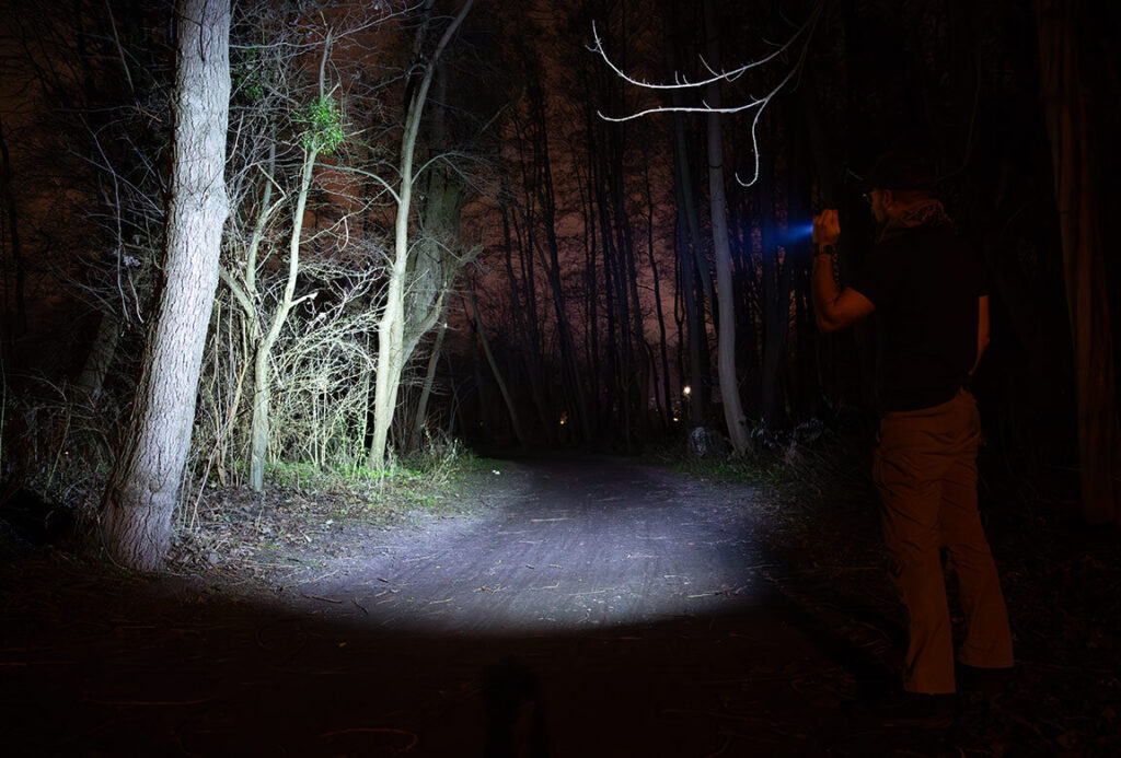 Das weiße Licht der TA21 ist sehr flutig
